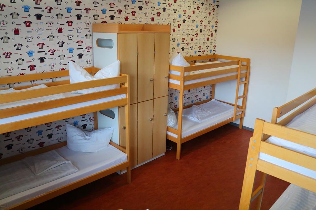 Goalfever Sports & Guesthouse Ессен Номер фото